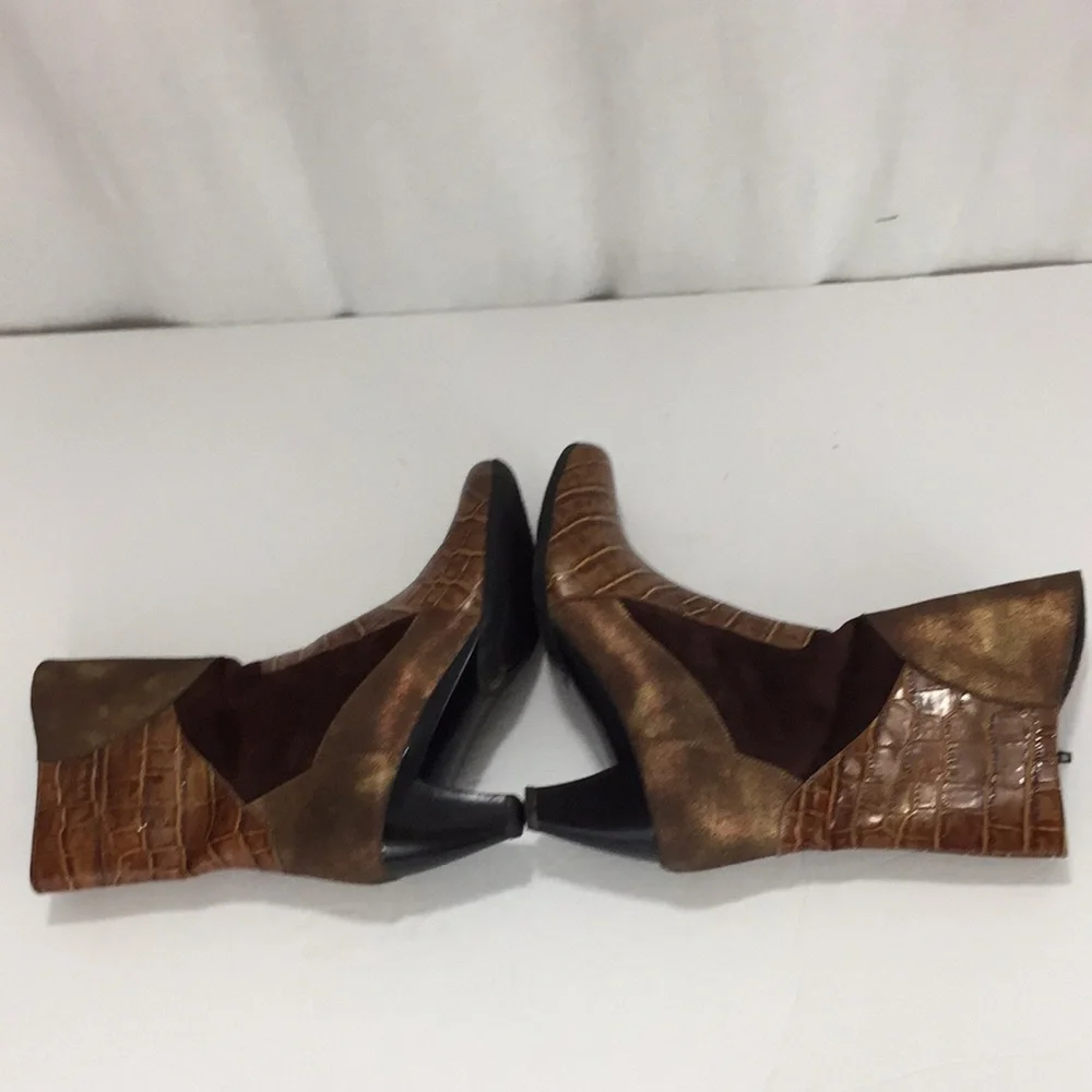 Helle Comfort Brenna  Mixed Media , Suede, Leather, Gold Embossed Bootie 36